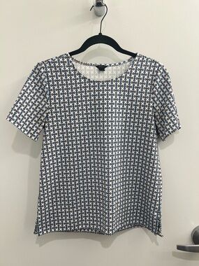 Ann Taylor Blue and White Short Sleeve Patterned Top